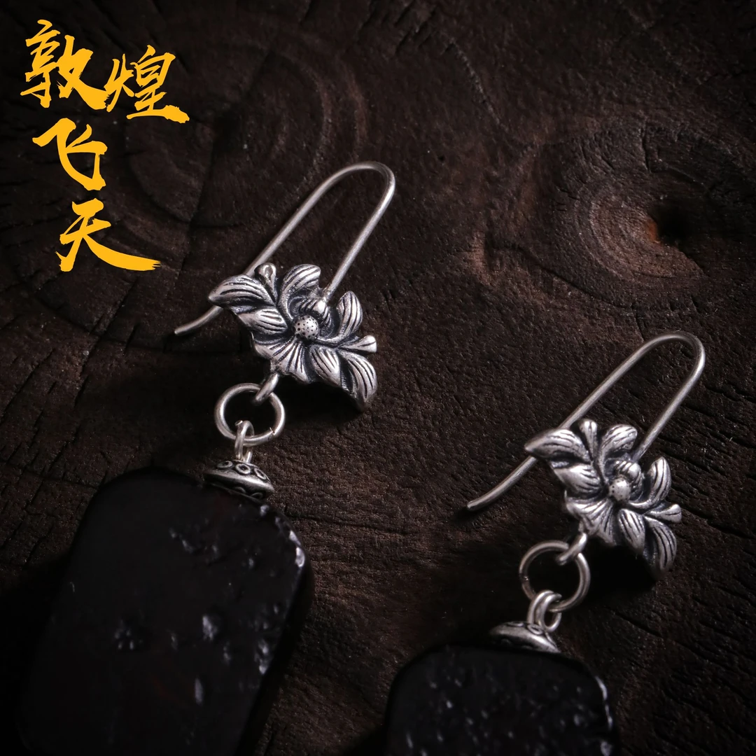 925银耳饰 太朴 E25260S 肌理红色方块莲花无事牌耳钩耳环