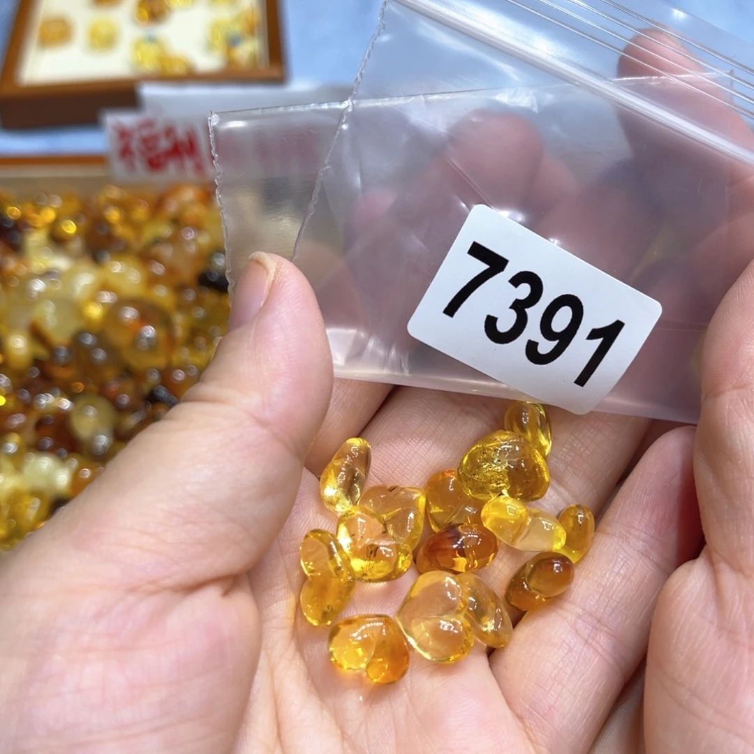 未镶嵌琥珀珠宝奇石