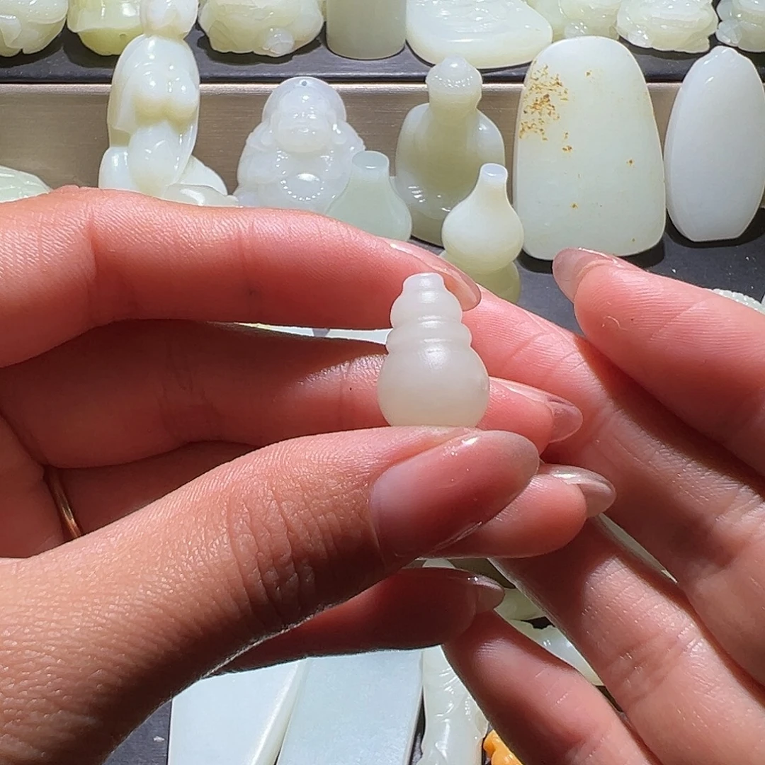 森***出和田玉未镶嵌颈饰