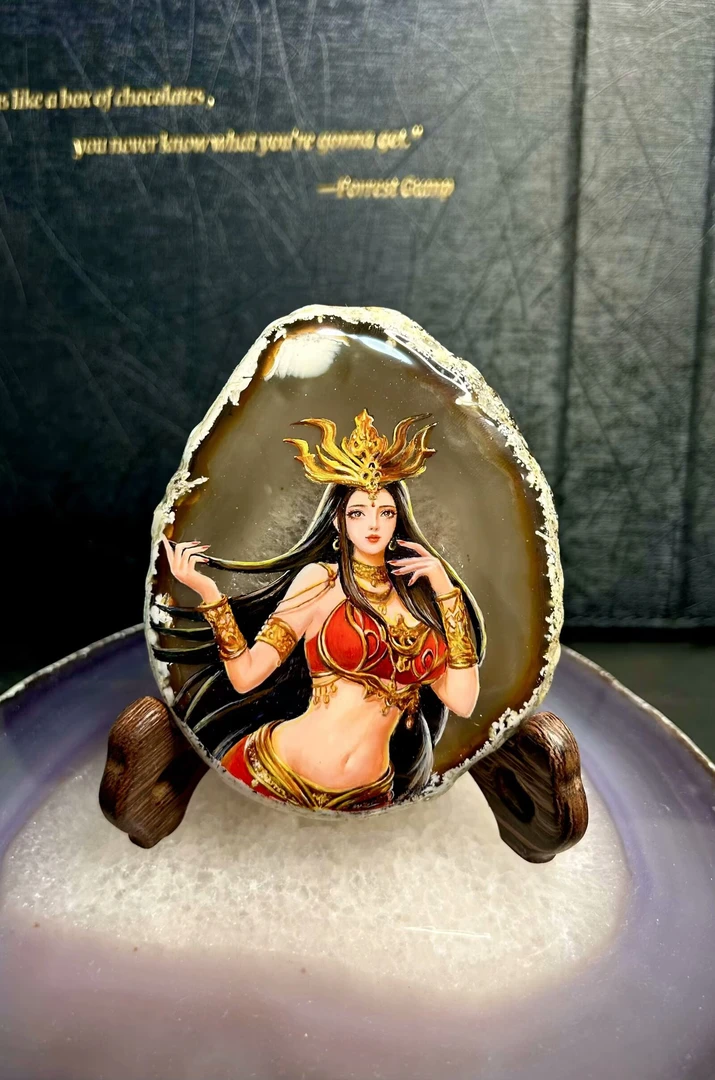 纯手绘石头画作品《美杜莎女王》摆件