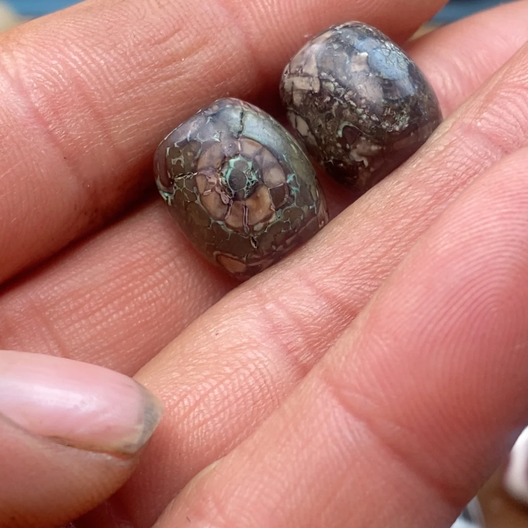 DIY琉璃珠子的颜色是蓝色和