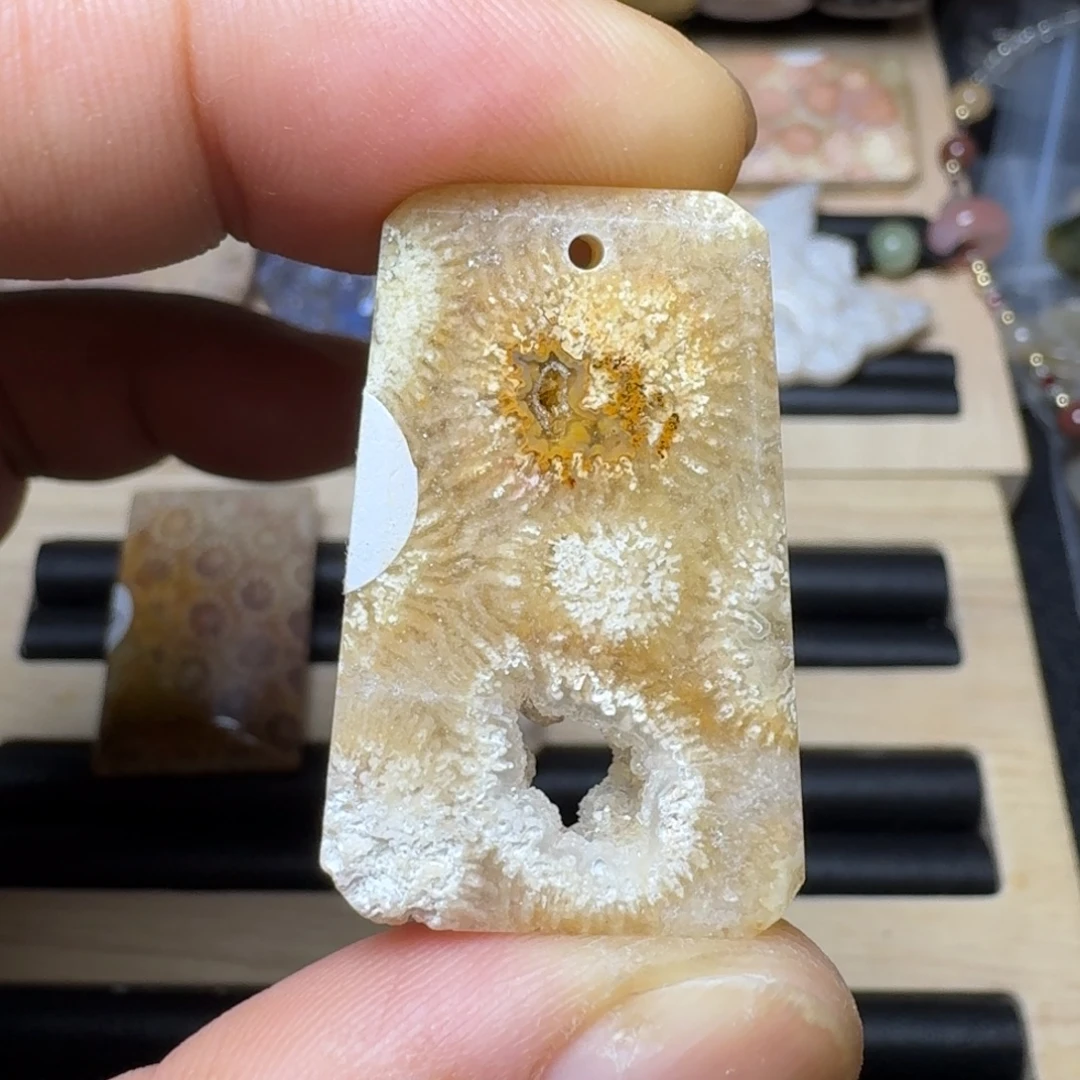 未镶嵌纯天然色有机玉石保真色硅化玉
