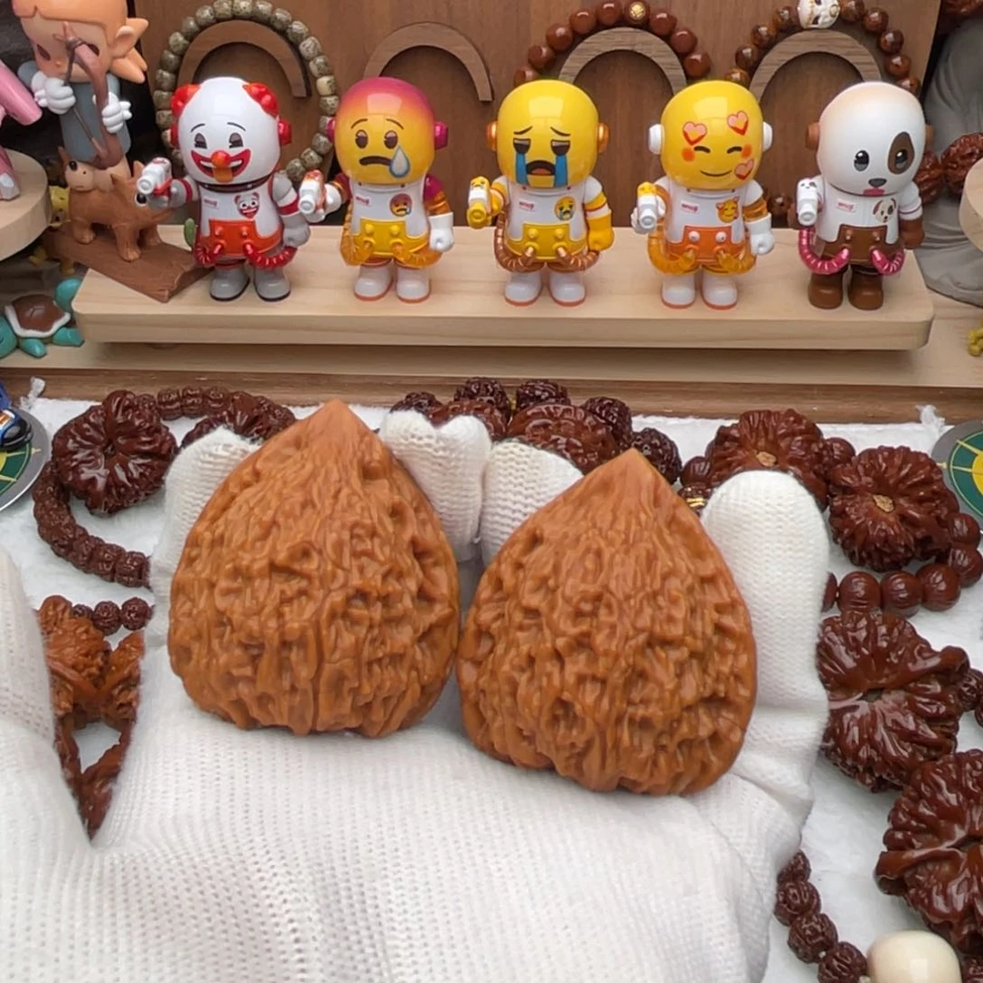 文玩核桃吊坠37蛇王一抹红