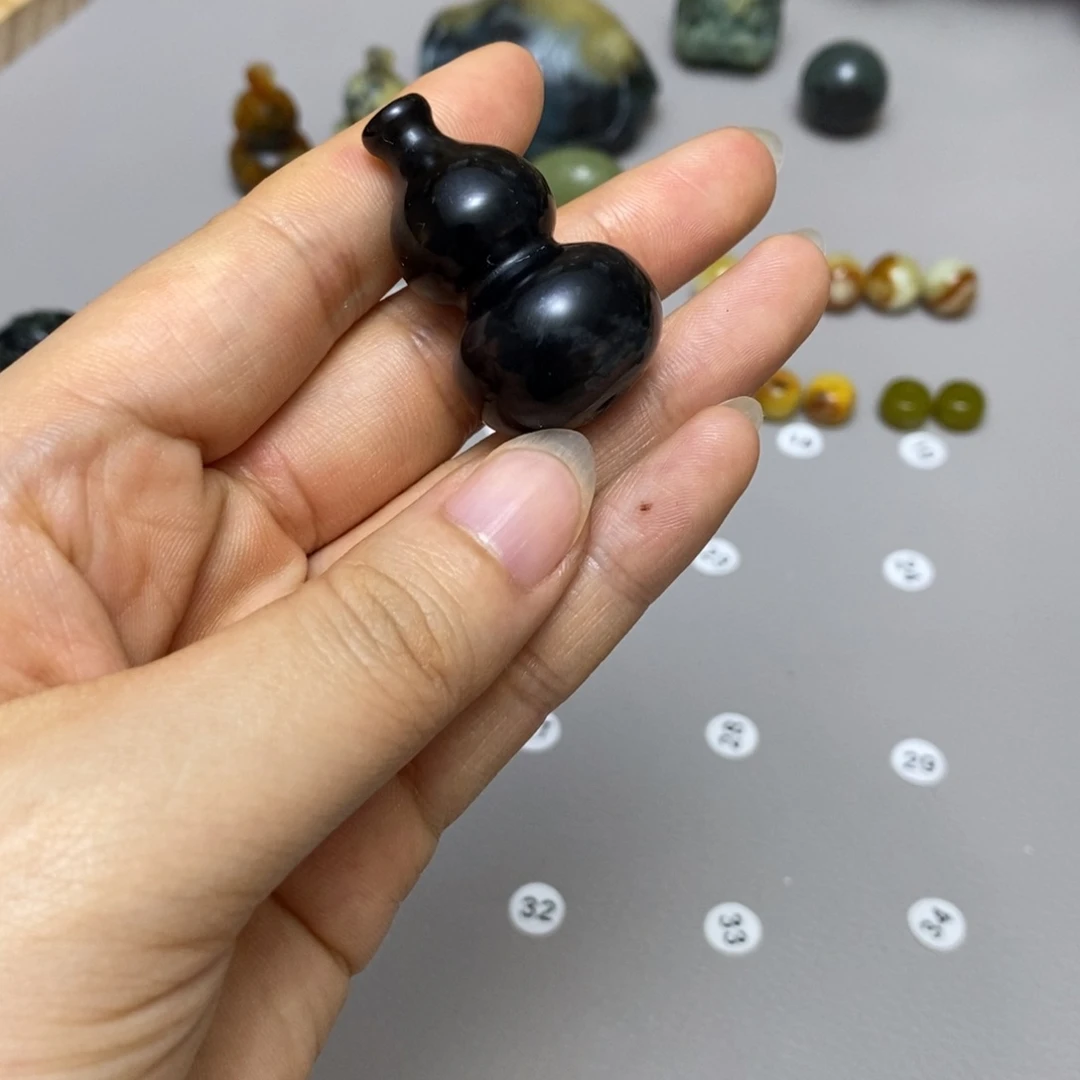 蛇纹石玉合金配饰刘*团
