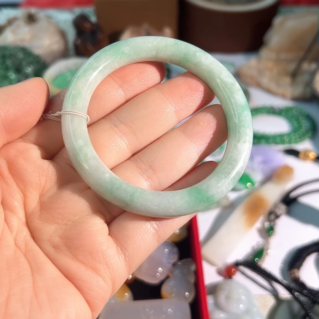 非金属飘绿手镯54口有纹