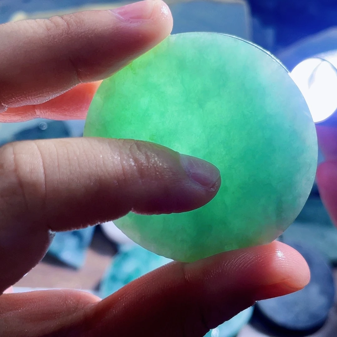 翡翠未镶嵌颈饰毛料19