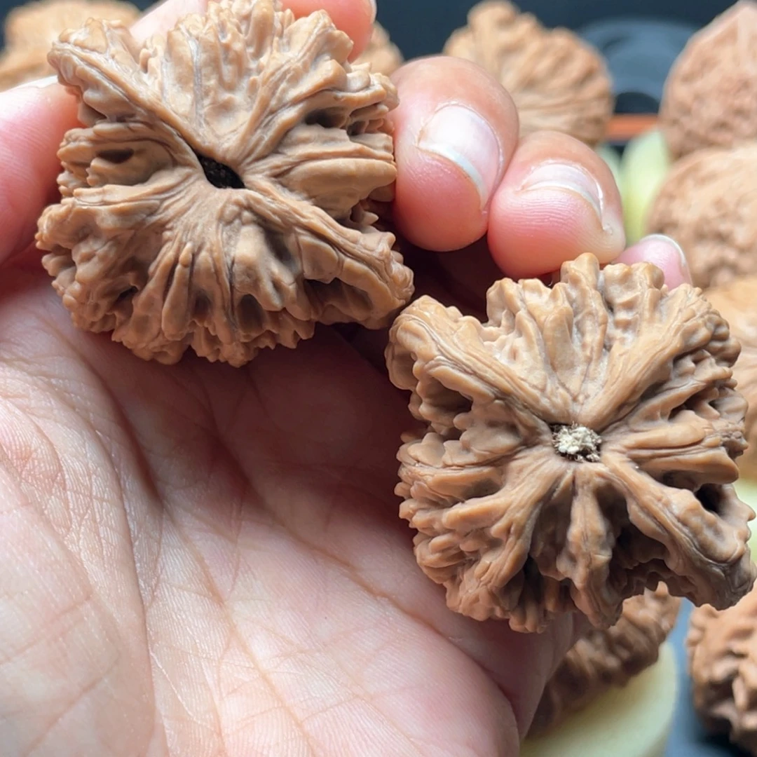 她***心吊坠猴头核桃虎头