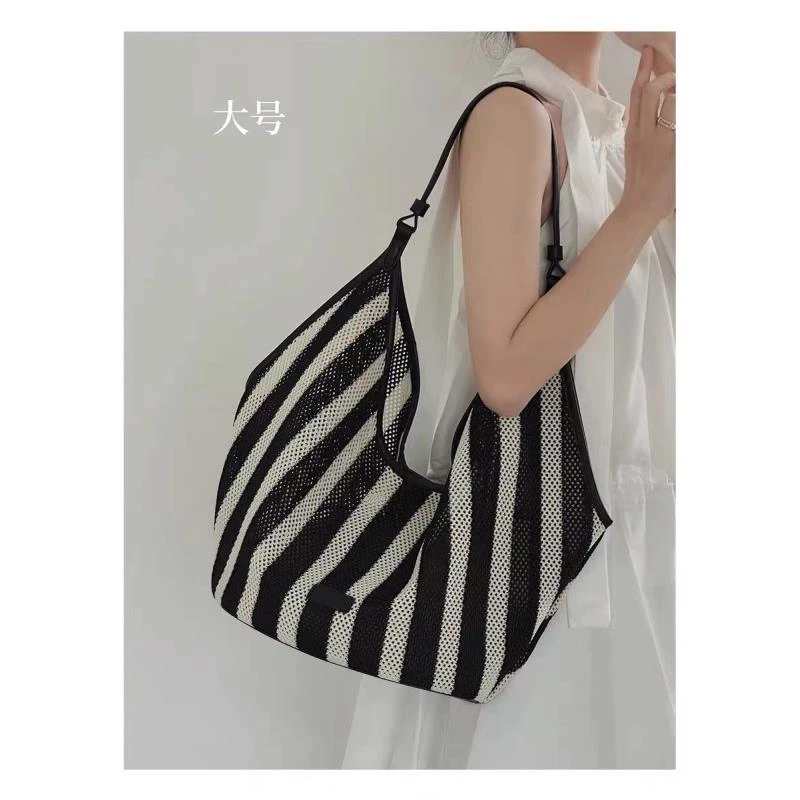 T斑马条纹夏季新款镂空水桶包拉菲草编织包小众设计饺子包单肩斜