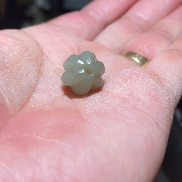 许***姐颈饰未镶嵌和田玉(糖玉)