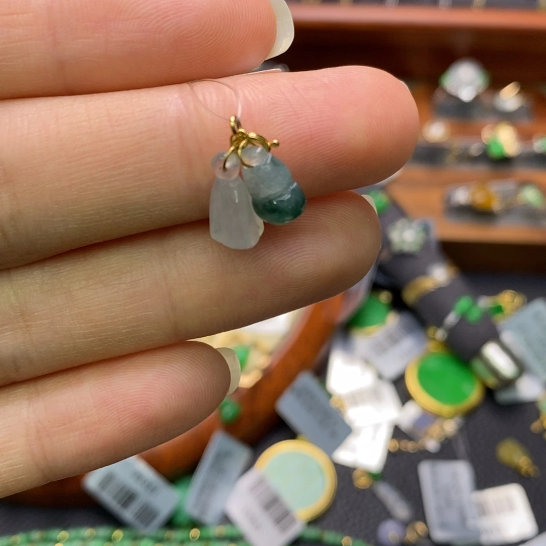 翡翠18K金镶嵌颈饰16356