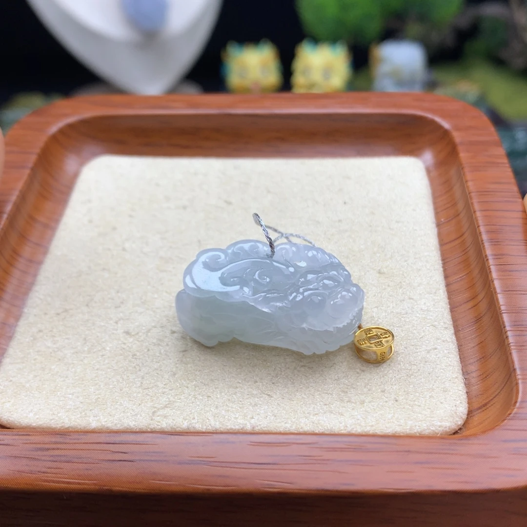 翡翠未镶嵌颈饰44