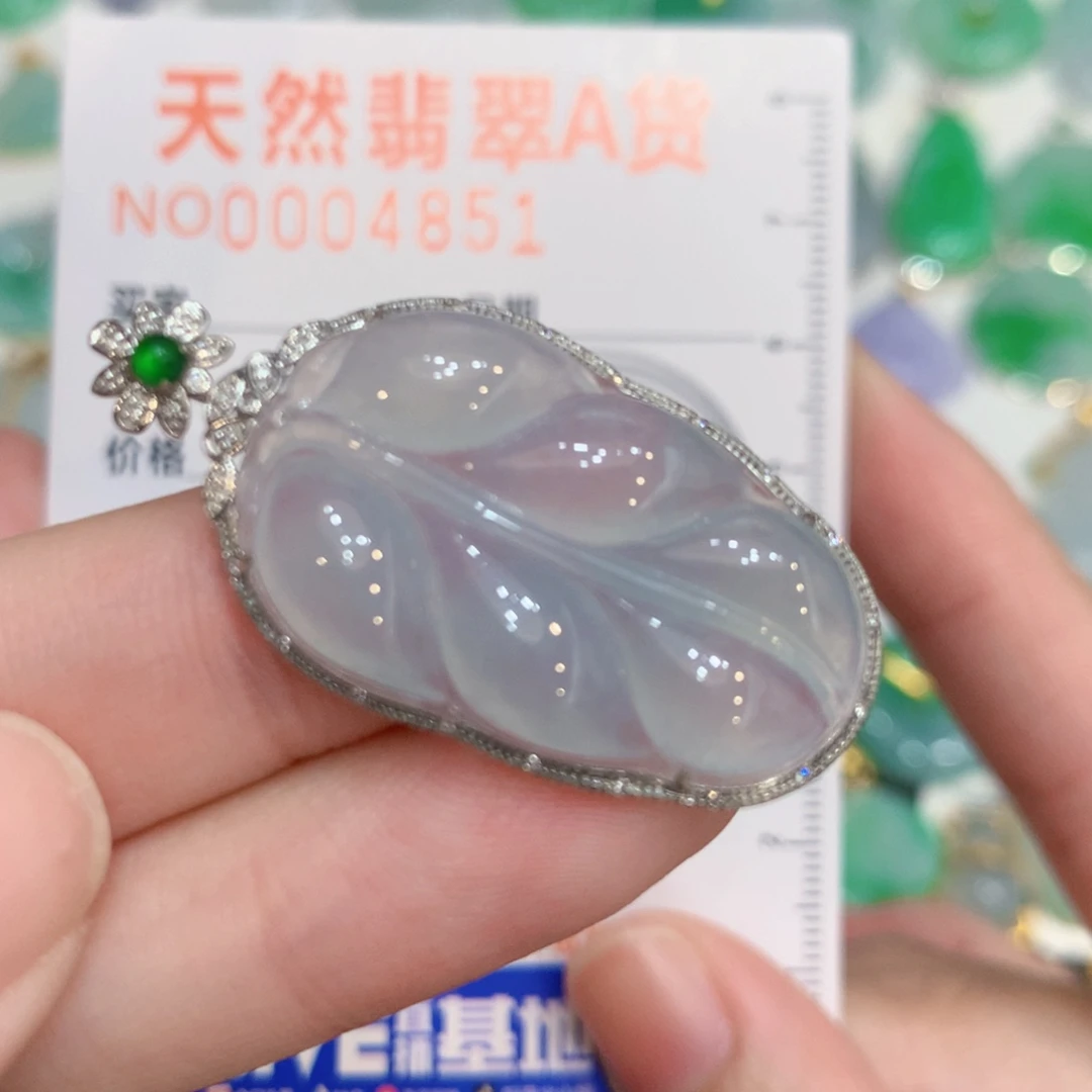 翡翠18K金镶嵌颈饰叶子