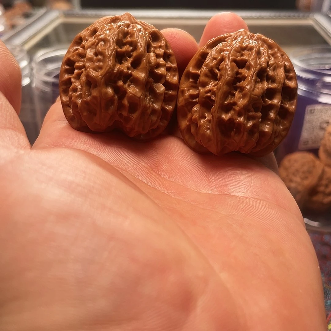 文玩核桃吊坠磐石