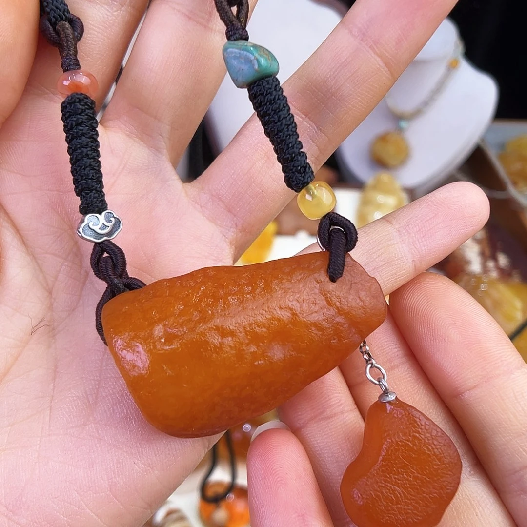 未镶嵌琥珀珠宝奇石