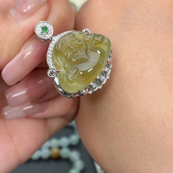 颈饰18K金镶嵌翡翠