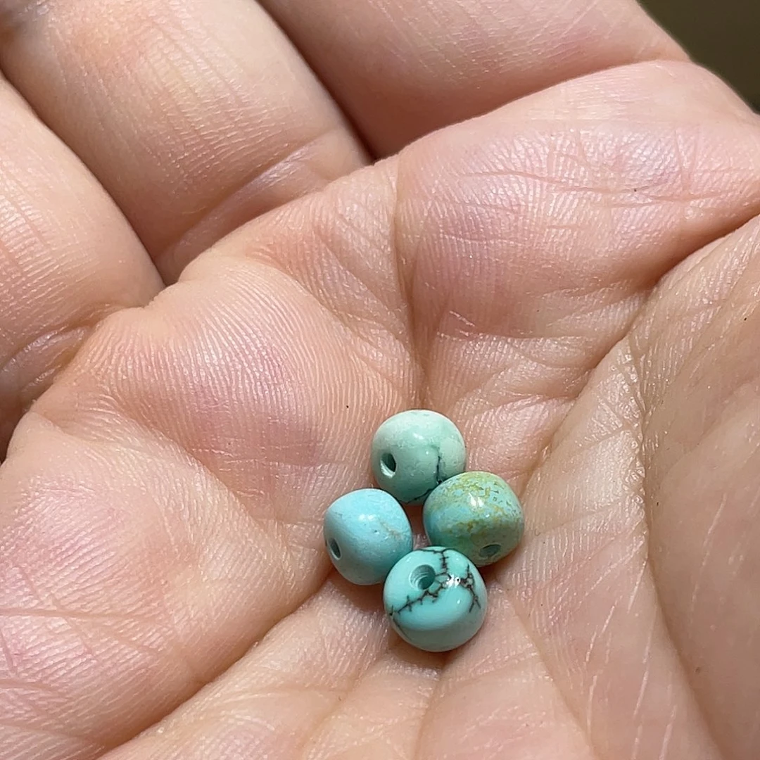 “***郎绿松石未镶嵌颈饰