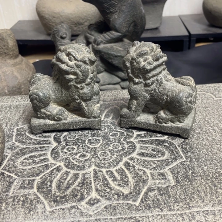 富***城石材绿豆青一对小狮子完整