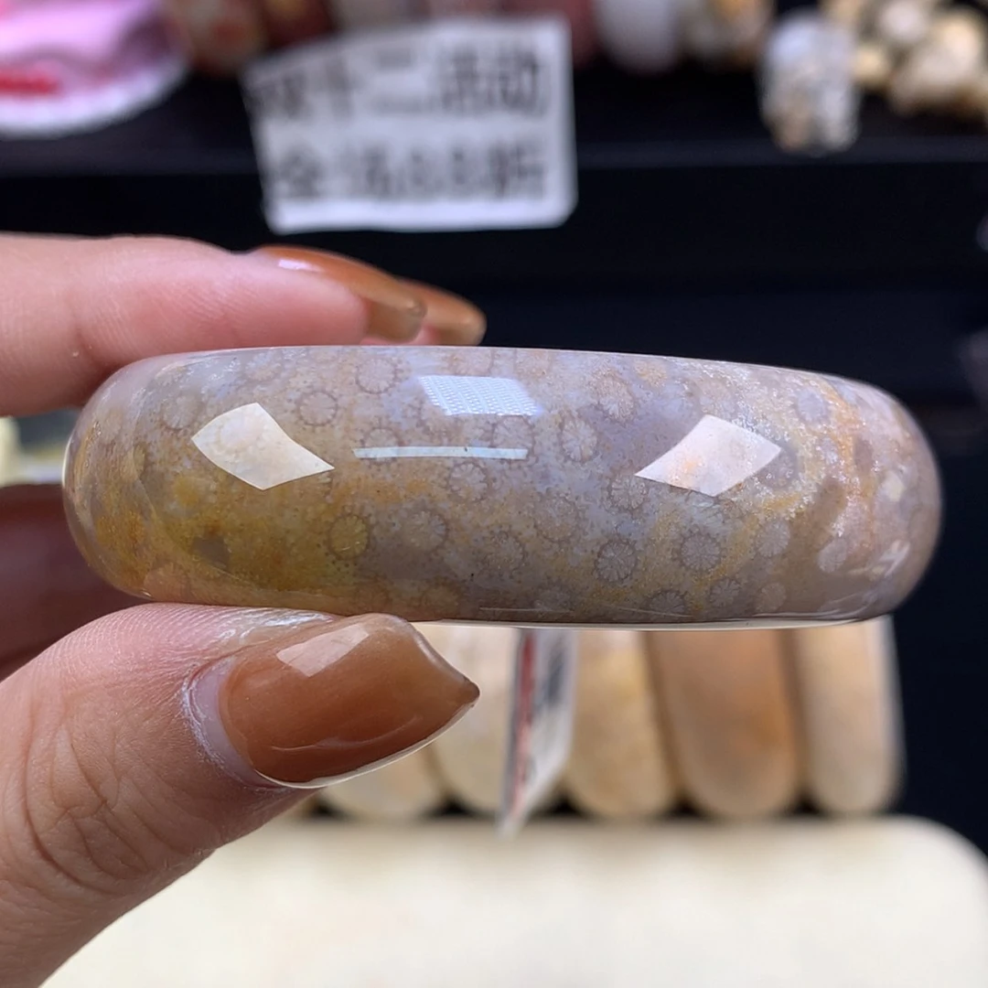 【闪购商品】颈饰未镶嵌硅化珊瑚（珊瑚玉）福利手镯50.6（33号）