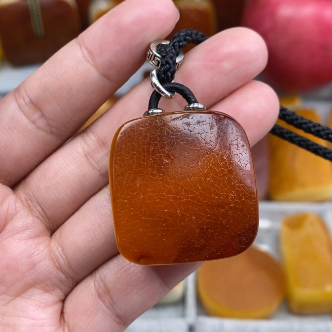 琥珀吊坠(赠链)未镶嵌
