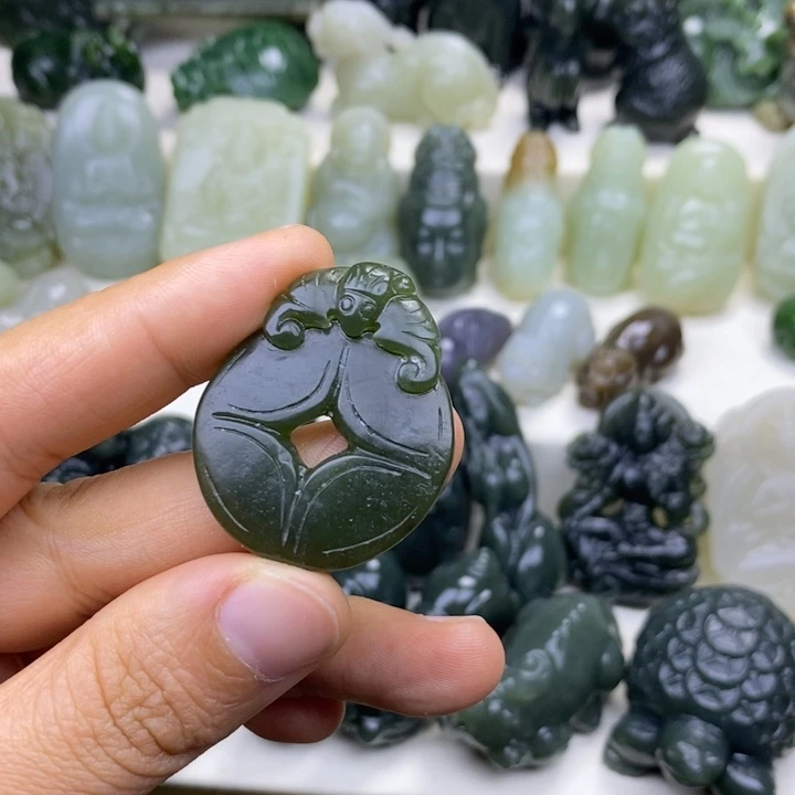 和田玉未镶嵌颈饰