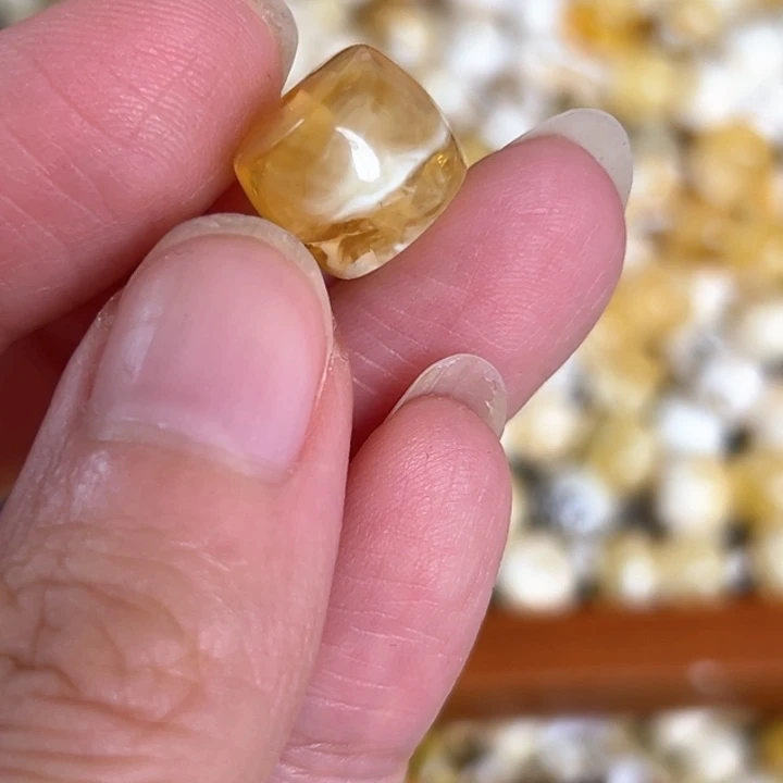 未镶嵌蜜蜡裸石11.5mm一个