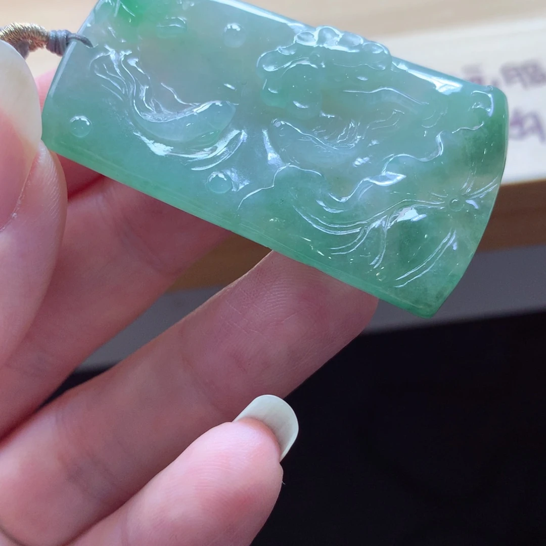 翡翠颈饰未镶嵌吊坠