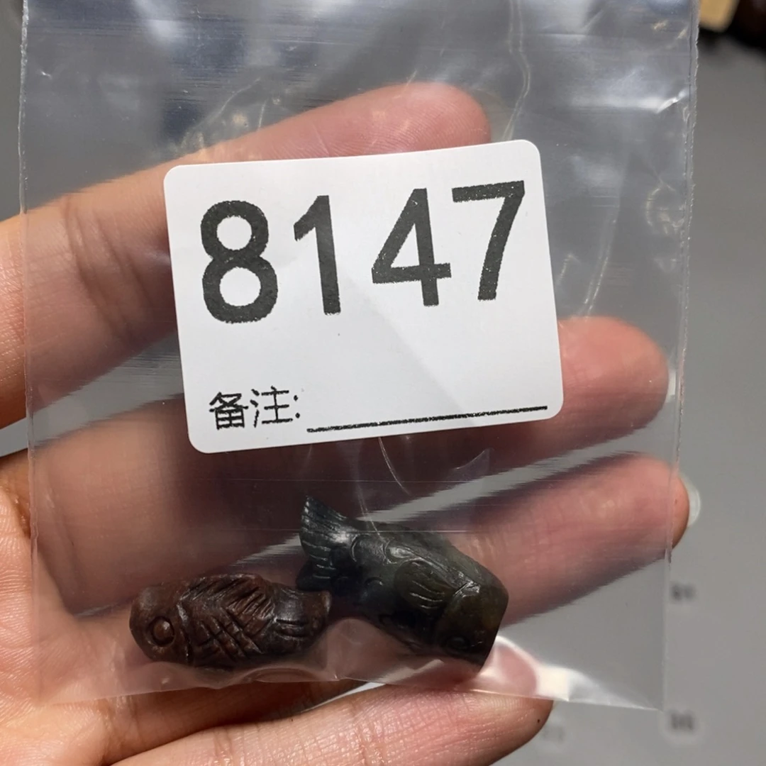 颈饰未镶嵌透闪石质玉玩**事