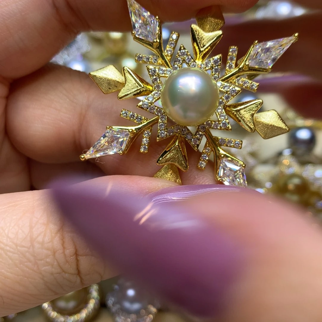 未镶嵌胸饰海水珍珠