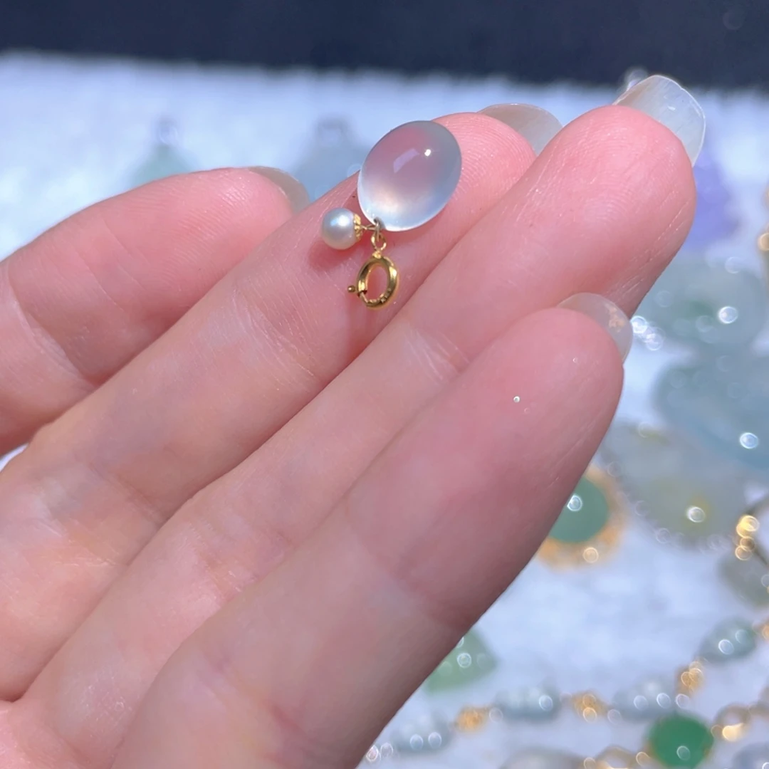 翡翠18K金镶嵌颈饰翡翠