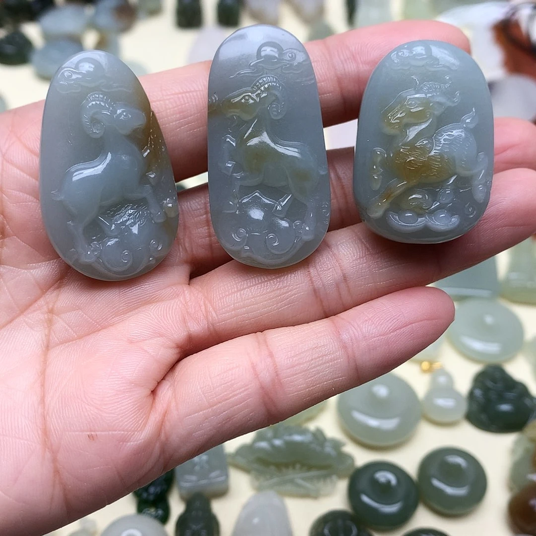 和田玉未镶嵌颈饰多样发一