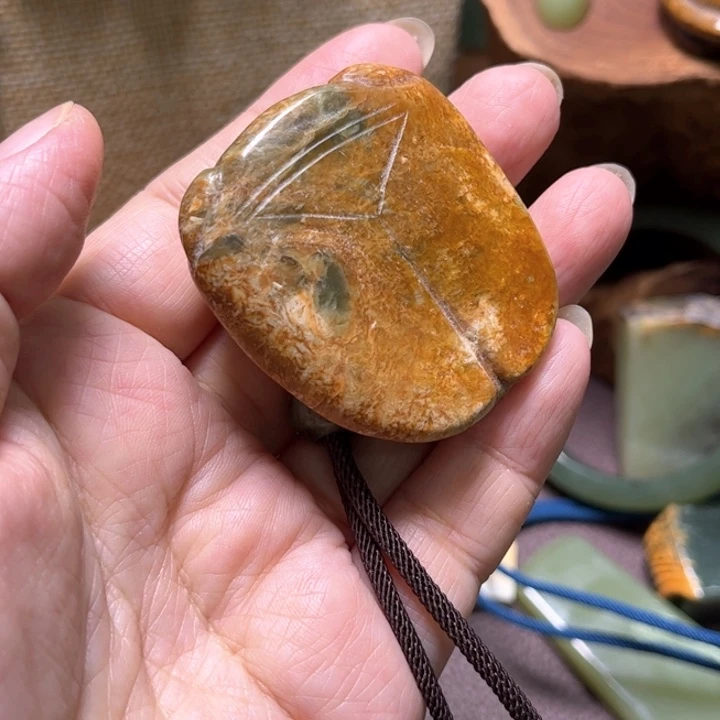 未镶嵌岫岩河磨玉（透闪石质玉）手绳泉****）