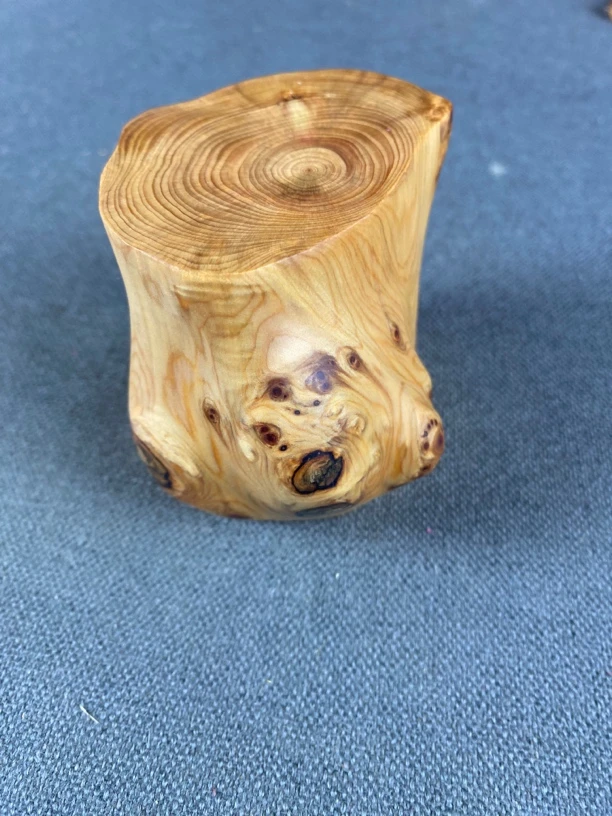 崖柏榴疤手工艺品制作
