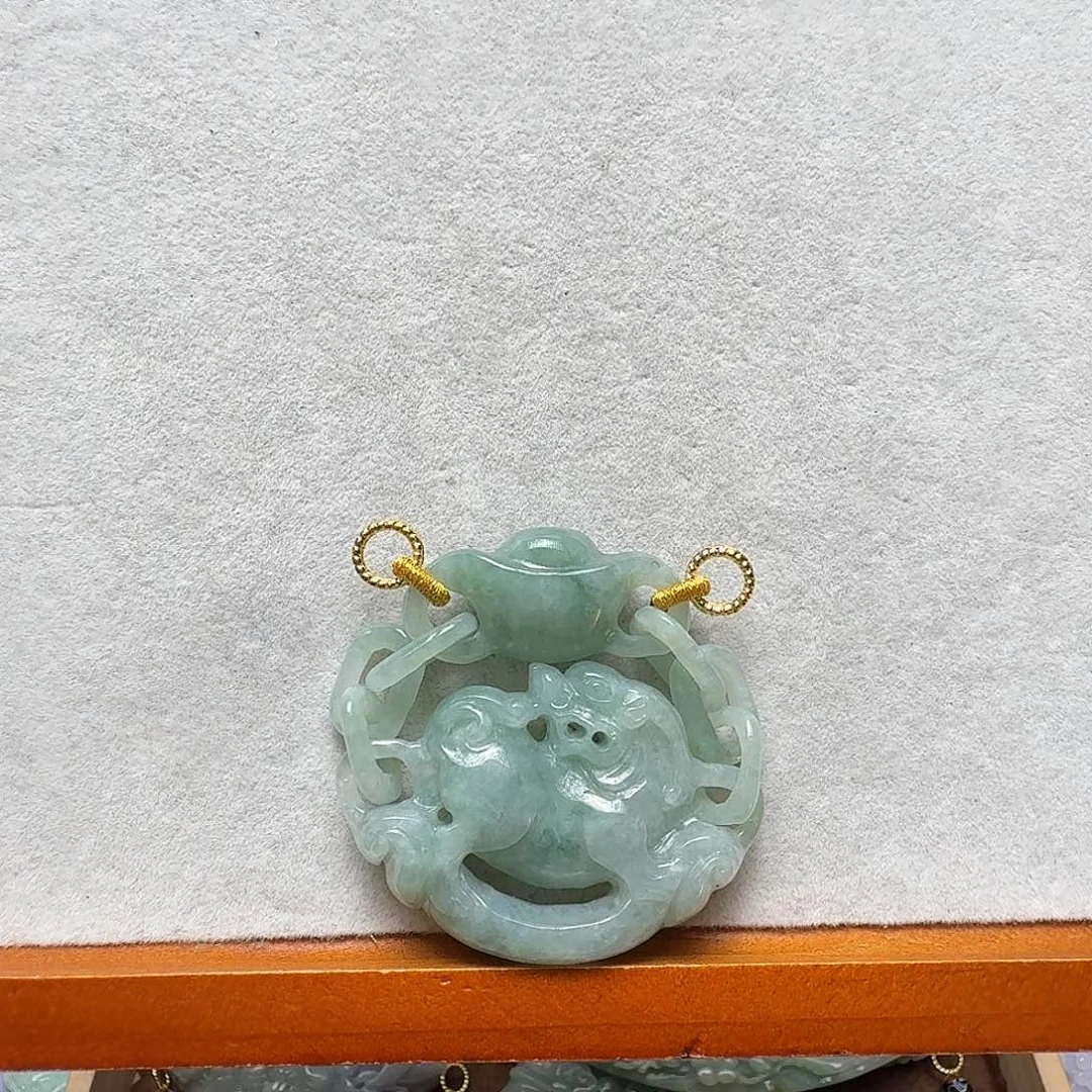 翡翠未镶嵌吊坠(赠链)