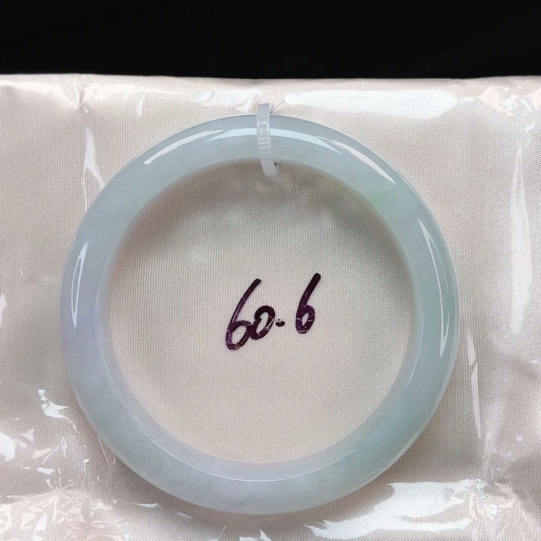 翡翠手镯未镶嵌正圈