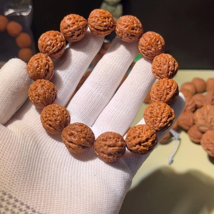 手串文玩核桃…………35