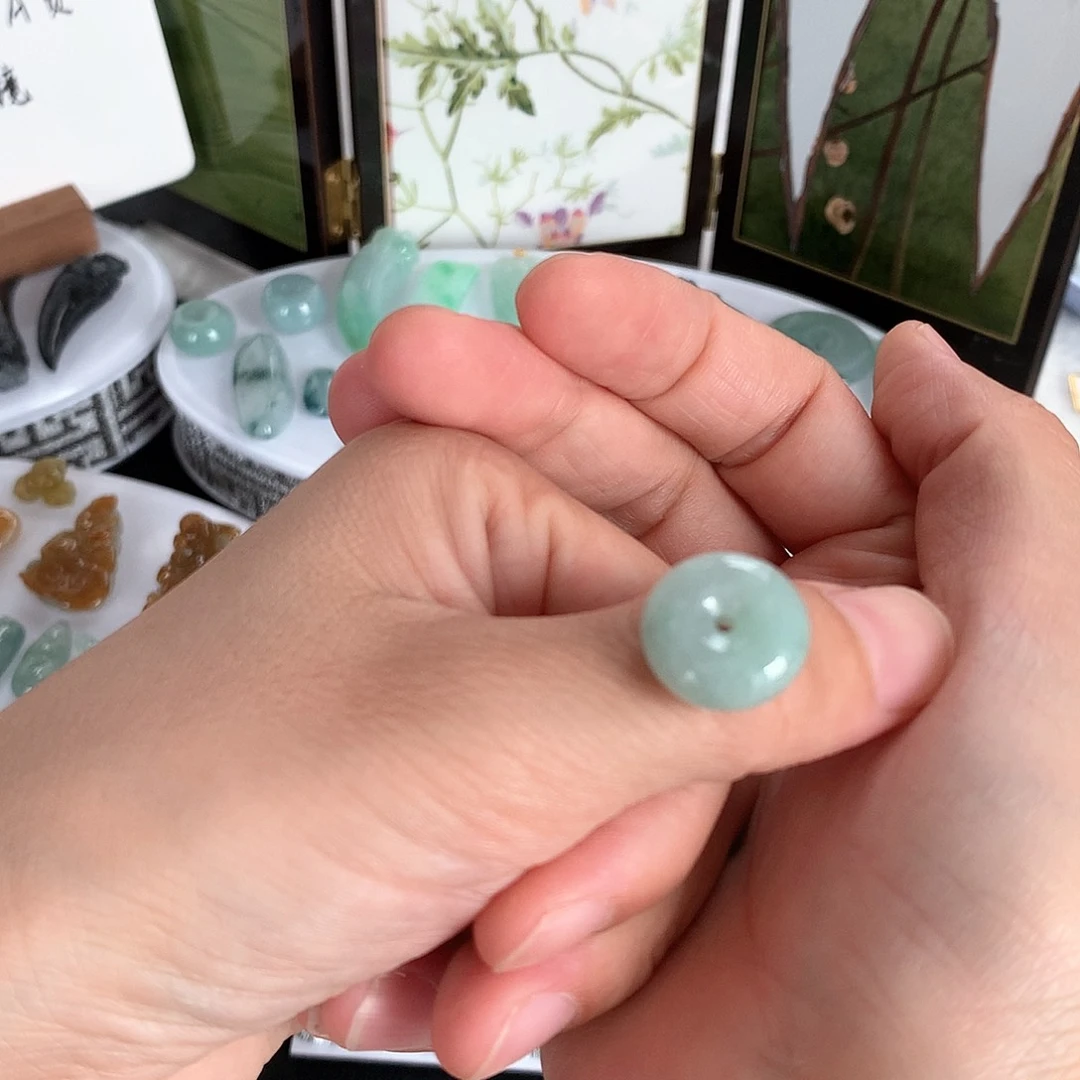 颈饰未镶嵌翡翠扣