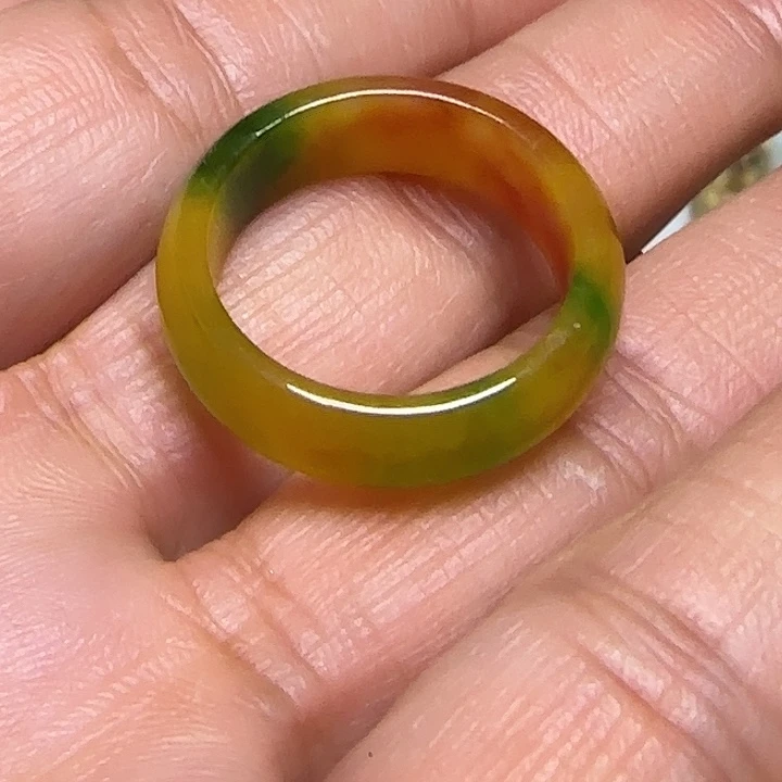 翡翠未镶嵌戒指器物之美手工制作