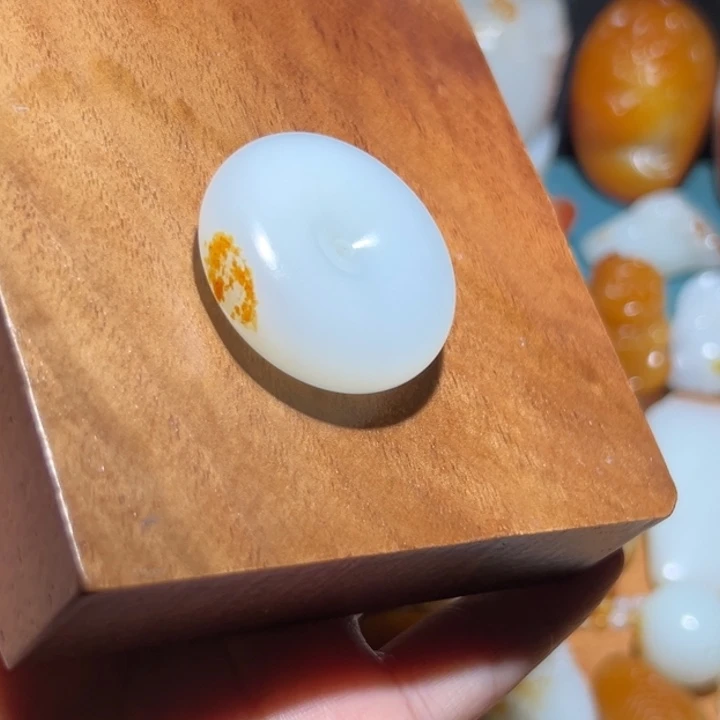 牛***糖和田玉未镶嵌颈饰