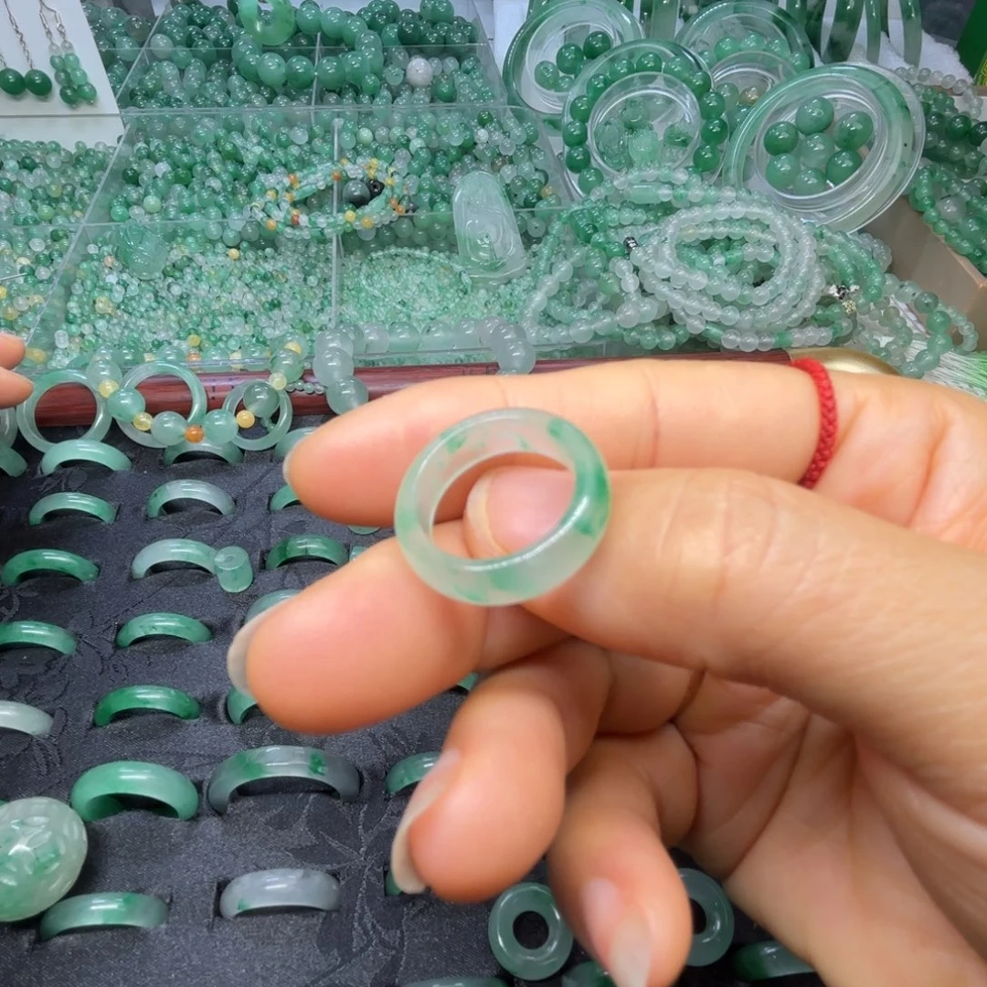 石英质玉（非洲翠）未镶嵌散珠冰飘花戒指