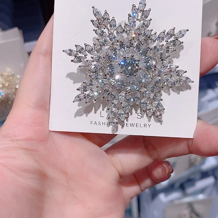 锆石铜合金雪花胸针 银色