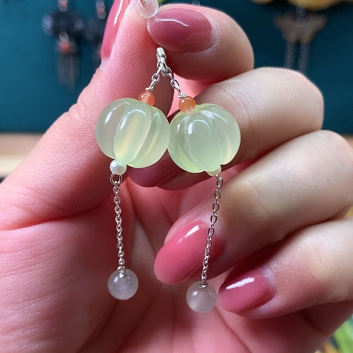 未镶嵌蛇纹石玉耳饰