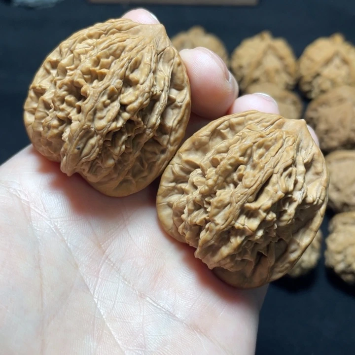 文玩核桃把件麦穗虎头39