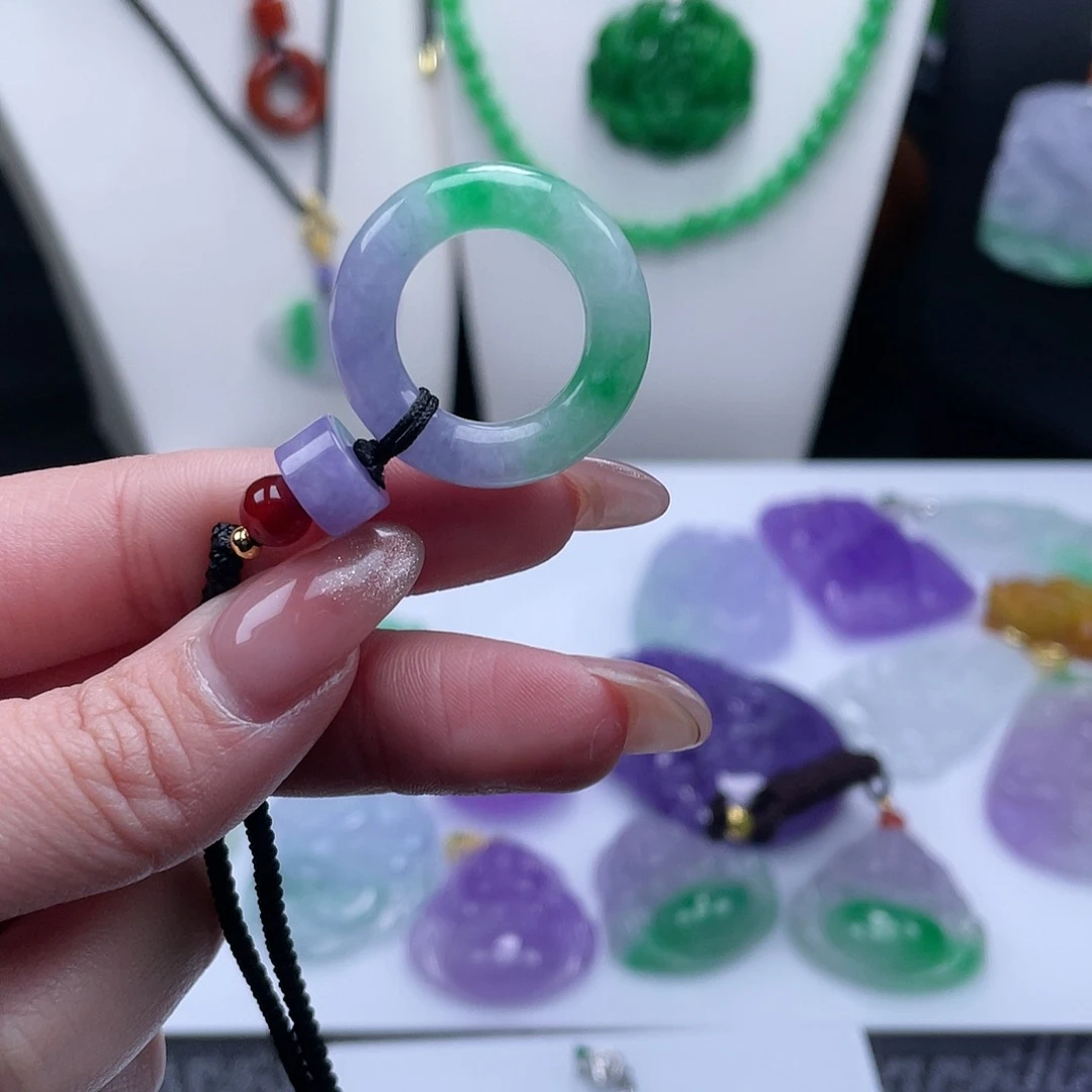 翡翠吊坠(赠链)未镶嵌