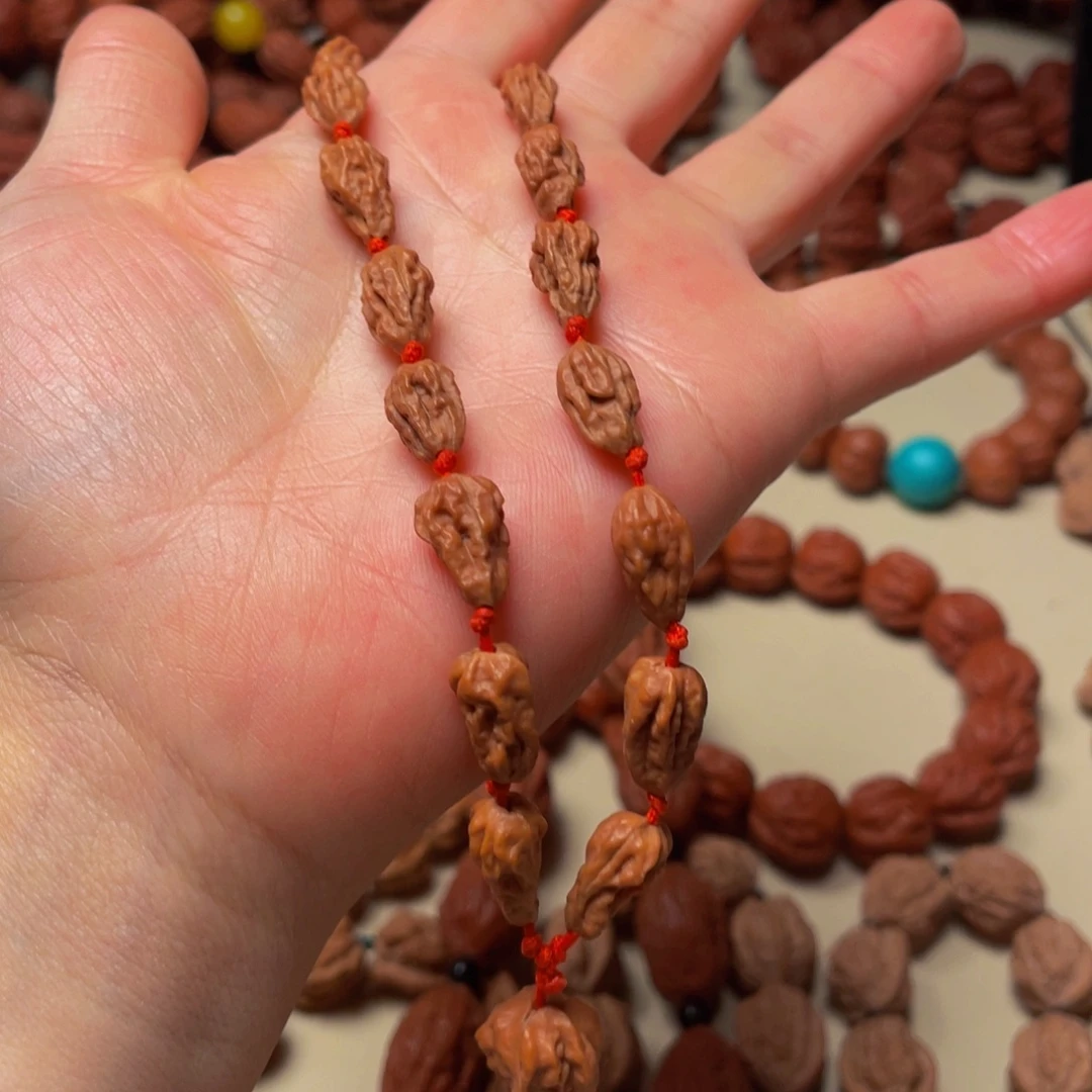 小***乙文玩核桃吊坠手持