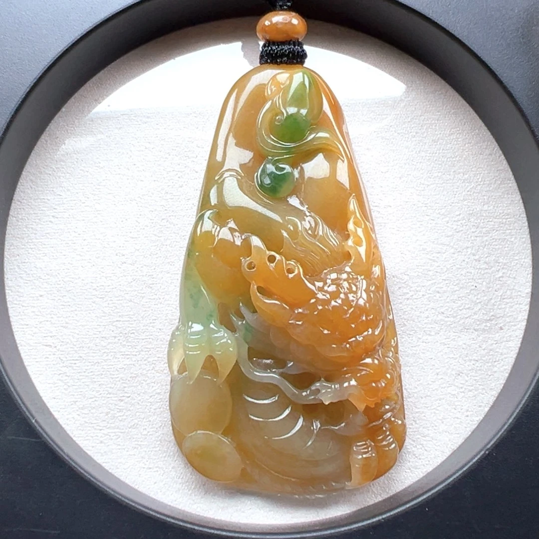 翡翠未镶嵌颈饰龙