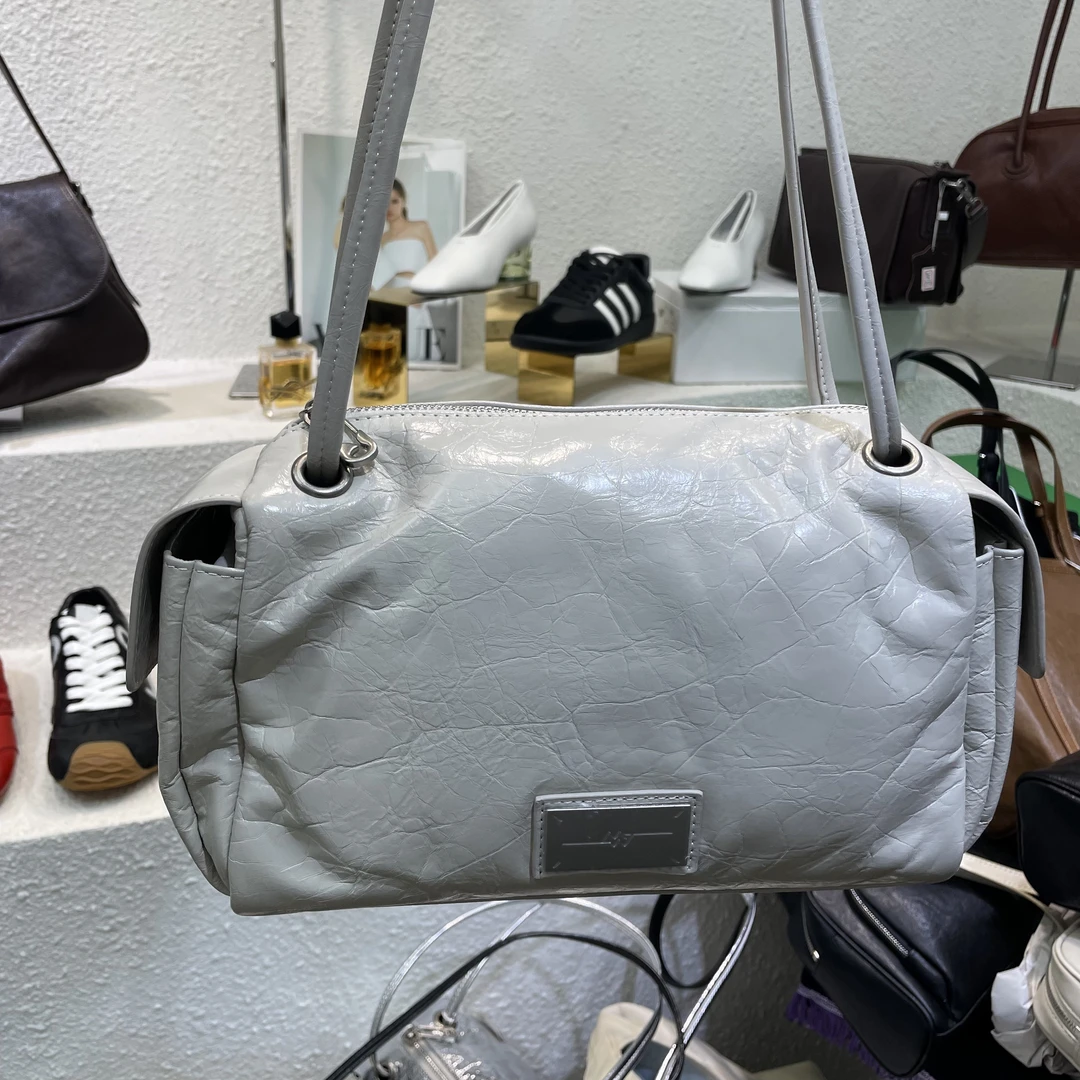植鞣头层牛皮高级感波士顿包女新款大容量枕头包百搭单肩斜挎包
