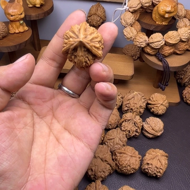 勇***刘吊坠桃核文山小奔微瑕疵