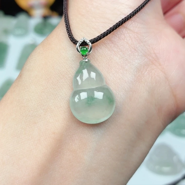 翡翠18K金镶嵌颈饰缅甸天然A货翡翠