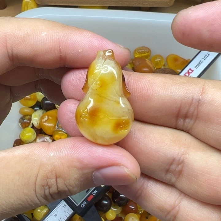 琥珀未镶嵌珠宝奇石