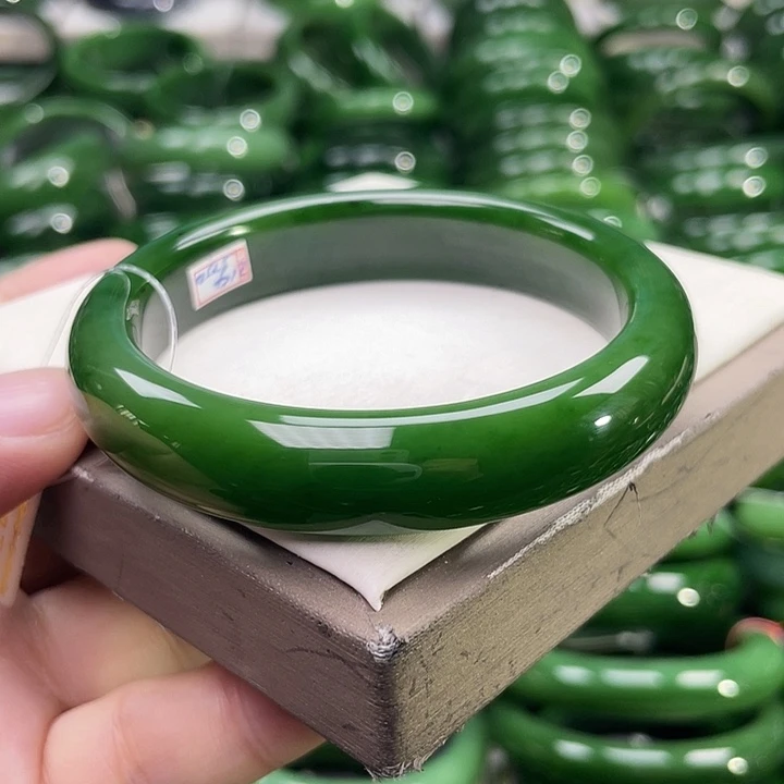 未镶嵌手镯和田玉（碧玉）